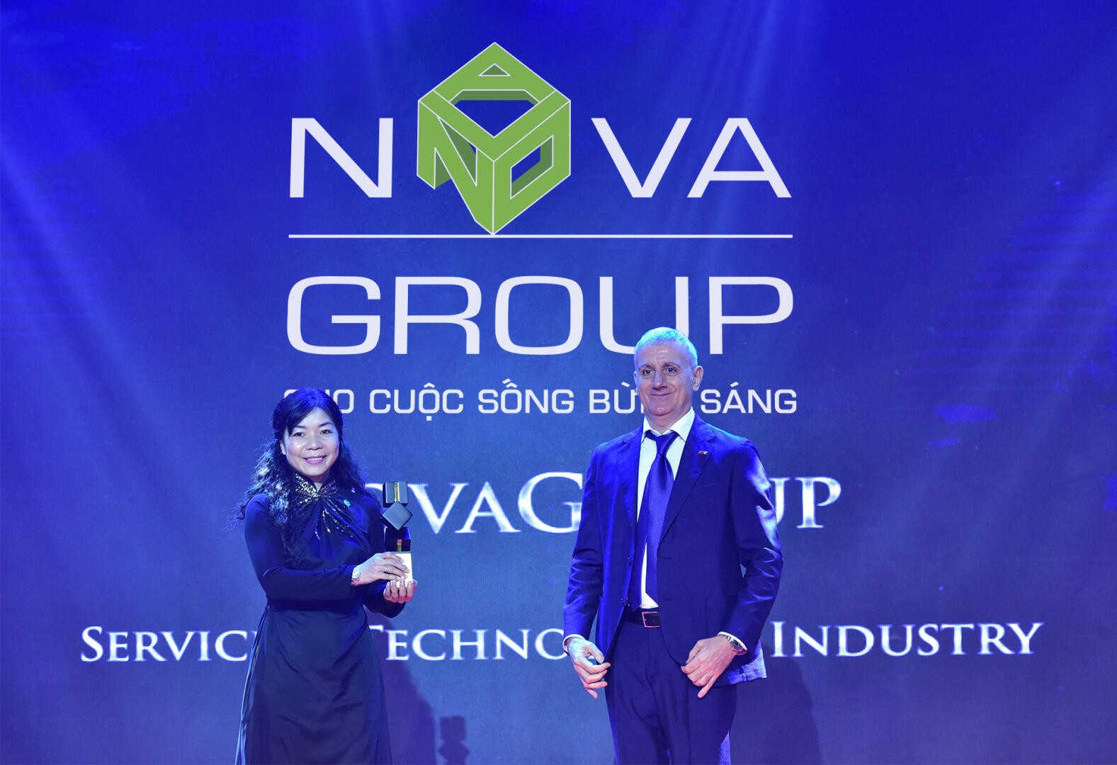 NovaGroup muốn thoái vốn khi giá  cổ phiếu NVL (Novaland) tăng trở lại